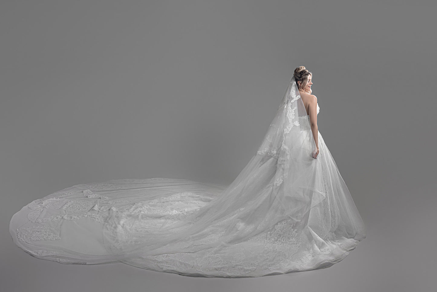 magnolia - magnolia fashion group - magnolia bridal - veil - long veil - cathedral veil - lace veil - couture veil - designer veil - sparkly veil - toronto bridal accessories - bridal accessory