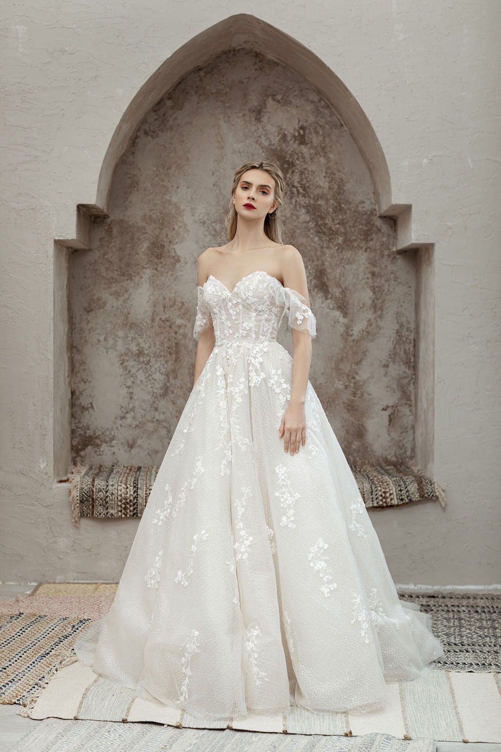 ball gown - wedding dress - princess wedding dress - elegant wedding dress - fancy wedding dress - lace wedding dress - spring wedding dress 